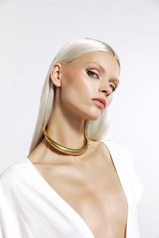 Collar minimalista redondo en oro