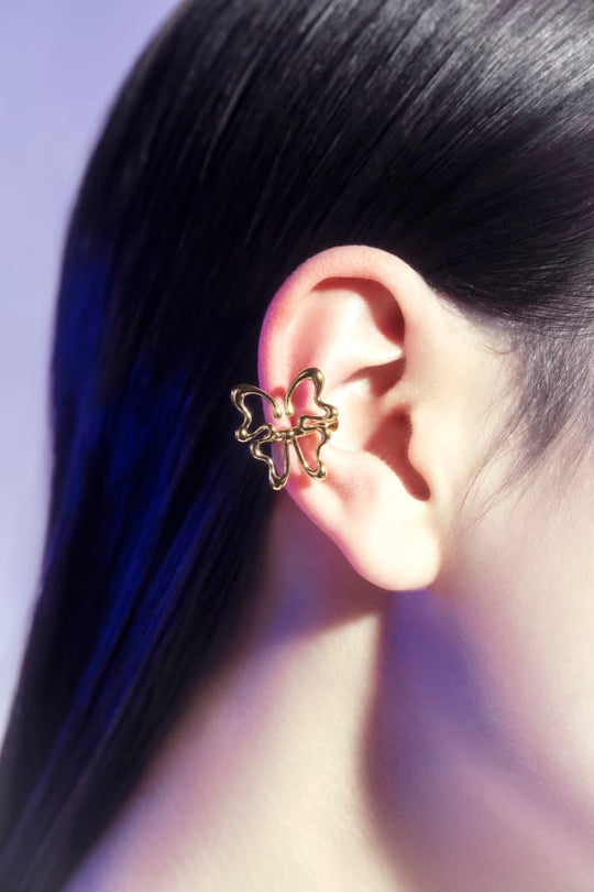 Pendiente de oreja en forma de mariposa en oro